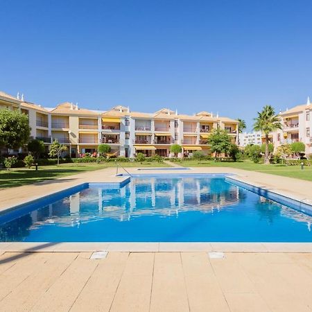 Serene Apartment W/ Balcony And Pool By Lovelystay Quarteira Ngoại thất bức ảnh