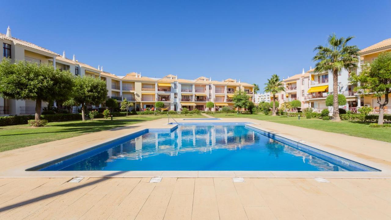 Serene Apartment W/ Balcony And Pool By Lovelystay Quarteira Ngoại thất bức ảnh