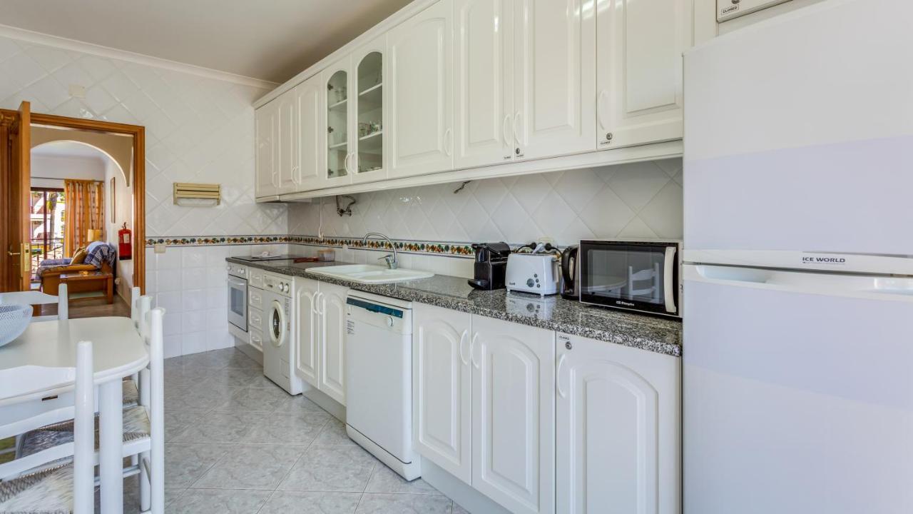 Serene Apartment W/ Balcony And Pool By Lovelystay Quarteira Ngoại thất bức ảnh