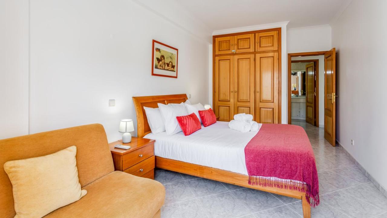Serene Apartment W/ Balcony And Pool By Lovelystay Quarteira Ngoại thất bức ảnh