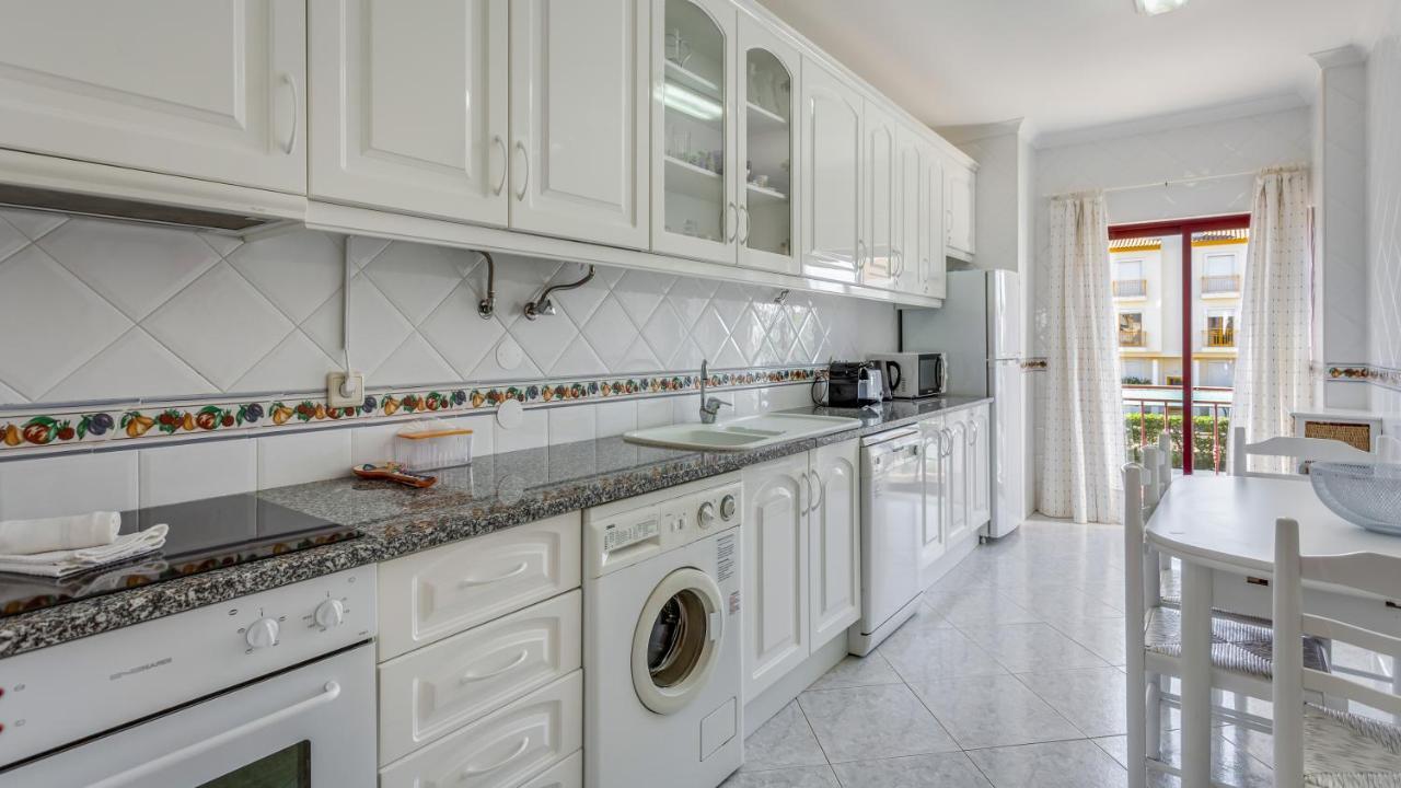 Serene Apartment W/ Balcony And Pool By Lovelystay Quarteira Ngoại thất bức ảnh
