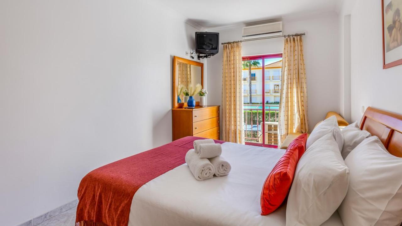 Serene Apartment W/ Balcony And Pool By Lovelystay Quarteira Ngoại thất bức ảnh