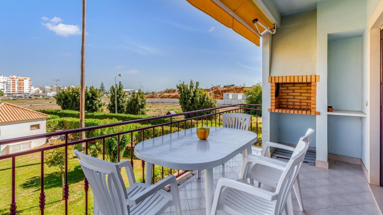 Serene Apartment W/ Balcony And Pool By Lovelystay Quarteira Ngoại thất bức ảnh