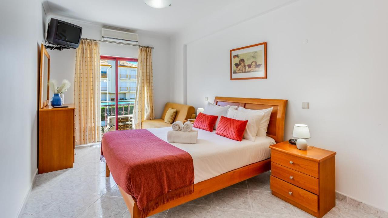 Serene Apartment W/ Balcony And Pool By Lovelystay Quarteira Ngoại thất bức ảnh